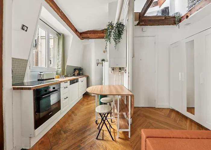 Calme Et Atypique Champs-elysees, Parc Monceau Apartment Paris